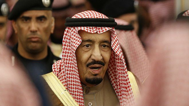 أرجعت الصحف القرار إلى امتناع بيروت عن إدانة الهجمات على السفارة السعودية في إيران